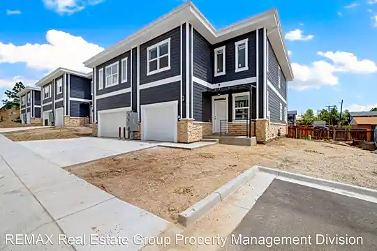 3547-3607 E Uintah St Photo 2