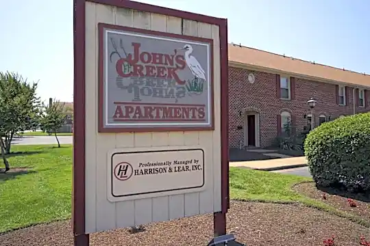 John's Creek Townhomes & Apartments Photo 1
