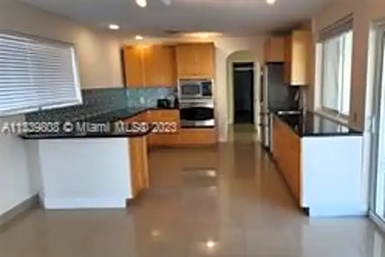 16453 NE 33rd Ave Photo 2