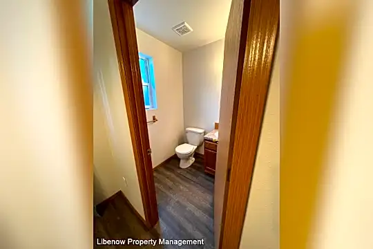 1504 N Brook Ct Photo 2