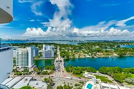 6301 Collins Ave #807 Photo 2