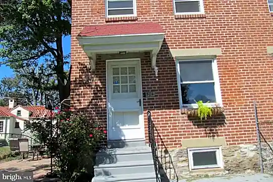 504 Acorn St Photo 2