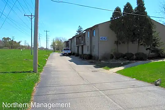 4042 S Pine Ave Photo 1