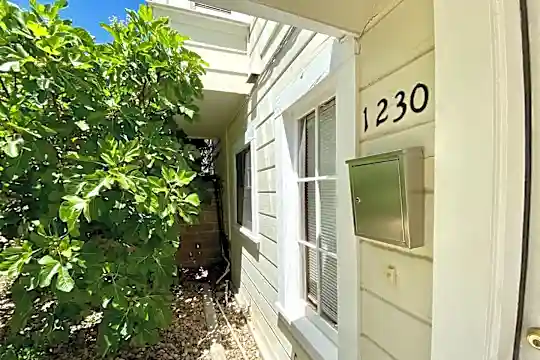 1230 Pine St Photo 2