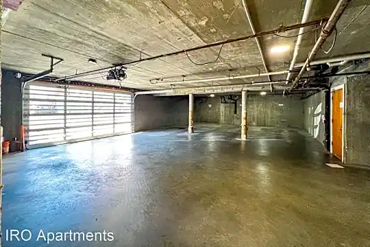 5233 15th Ave NE Photo 2