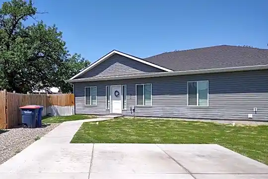 317 Adams St Photo 2