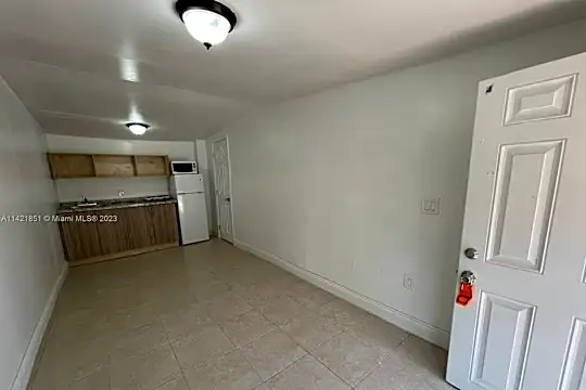 633 NW 15th Ave #4 Photo 1