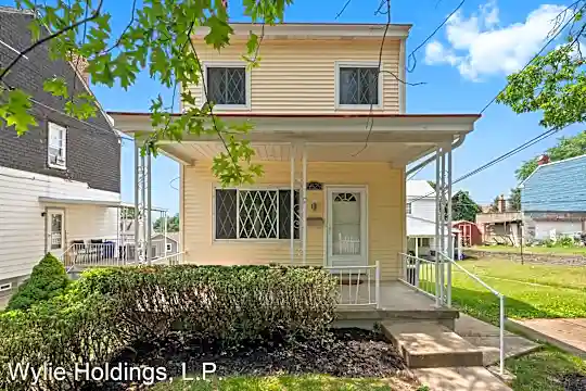 5529 McCandless Ave Photo 1