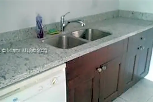 1805 SW 23rd St #1-2 Photo 1