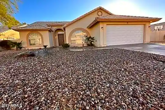 915 E South Fork Dr Photo 2