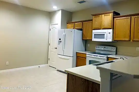 1761 Caleb Ln #202 Photo 2