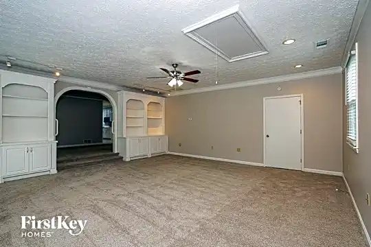 1629 Colonial South Drive Southwest Photo 2