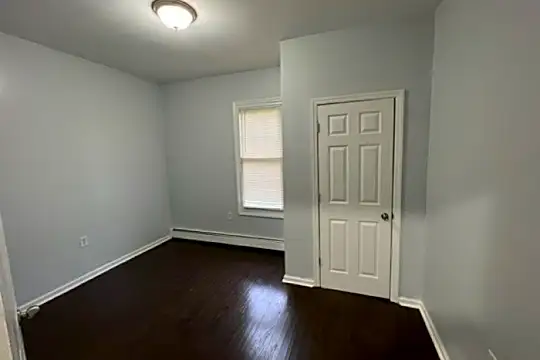 527 Hawthorne Ave #1 Photo 2