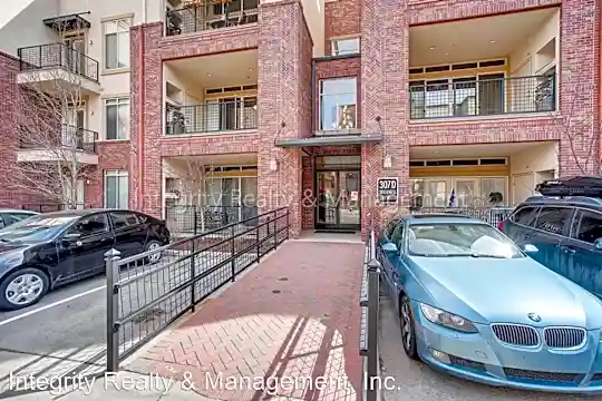 307 Inverness Way S Photo 2
