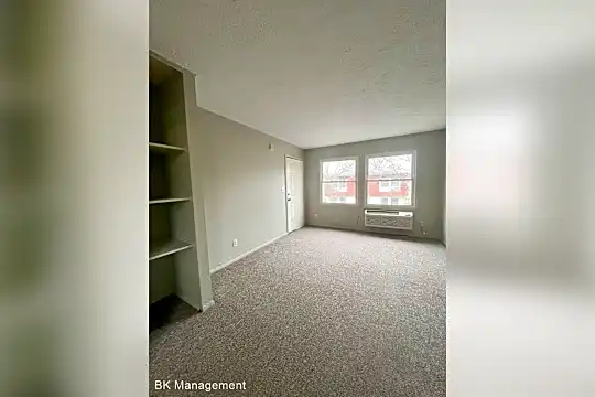 824 E Wyman Ave Photo 2