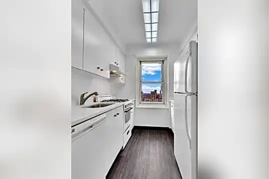 159 W 53rd St #31G Photo 2