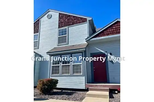 565 W Willow Ct Photo 1