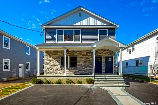 211 Nassau Blvd #B Photo 1