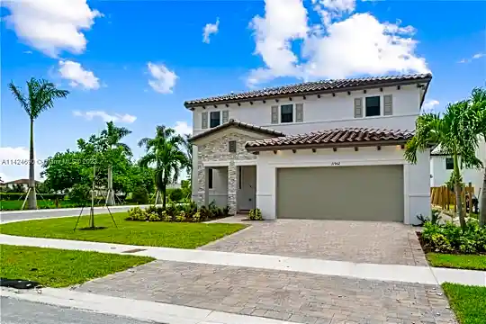 11902 SW 239 St Photo 2