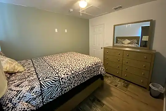5246 Montejo Dr Photo 2