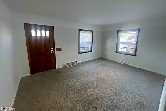 18910 Mohawk Ave Photo 2