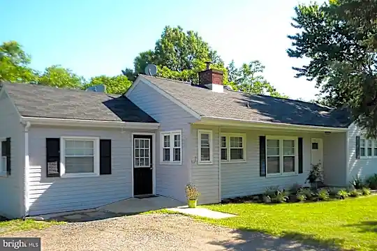 110 Calvert Towne Rd Photo 1