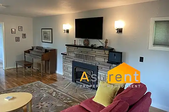 447 Monte Vista Dr Photo 2