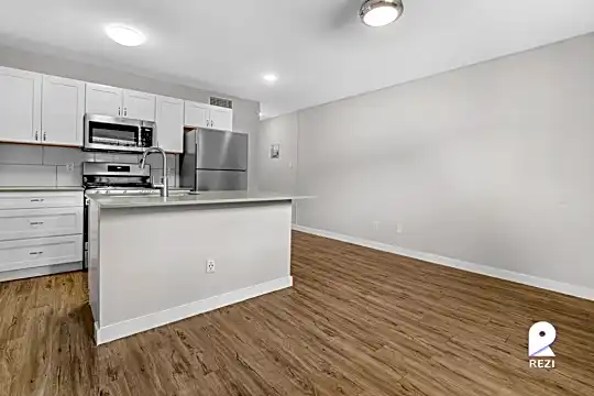 902 Romeria Dr 108 Photo 2