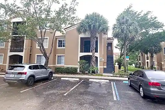 8030 N Nob Hill Rd #207 Photo 1