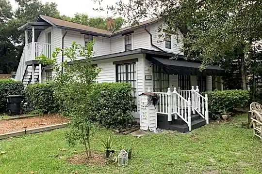 1438 Catherine St Photo 1