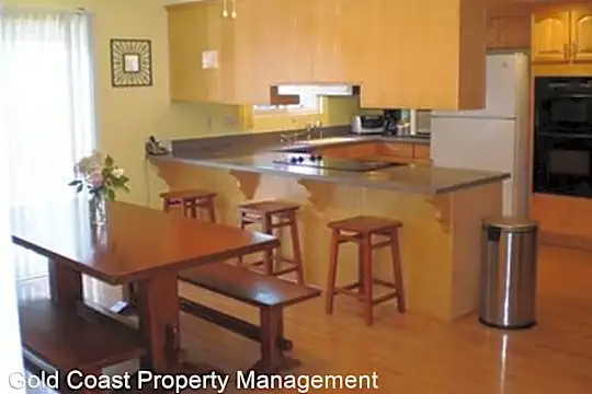 1219 Rowland Ave Photo 2