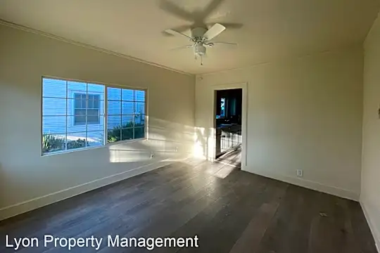1055 54th St Photo 2