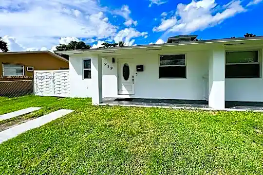 919 NW 103rd St #919 Photo 1