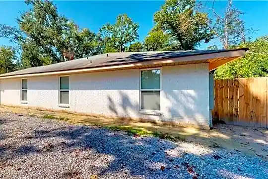 805 N Lee Rd #A Photo 2