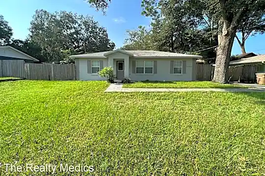 1240 NE 20th St Photo 1