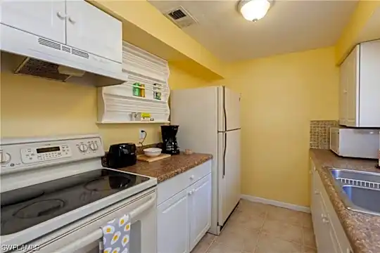 11093 Kelly Rd Photo 2
