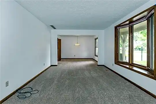 12751 Wembly Rd Photo 2