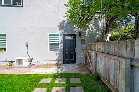 5012 54th St Photo 2