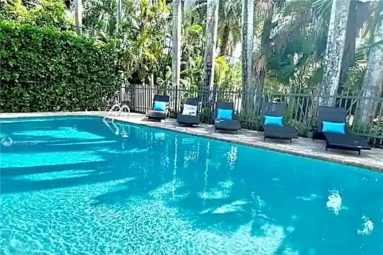 1207 Hollywood Blvd Photo 1
