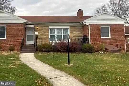 10 Moller Pkwy Photo 2