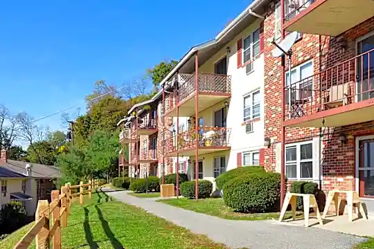 Edgemont Terrace Photo 1