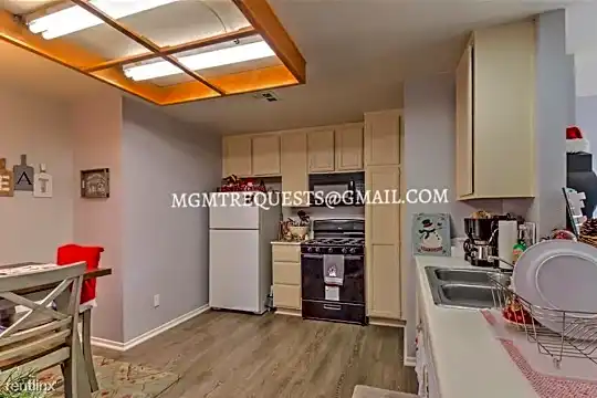 1365 Crafton Ave Photo 2