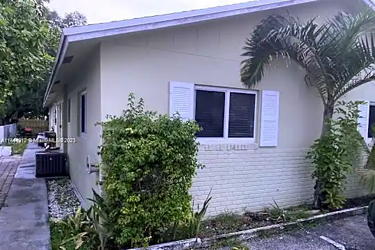 2407 SW 42nd Ave #A Photo 1