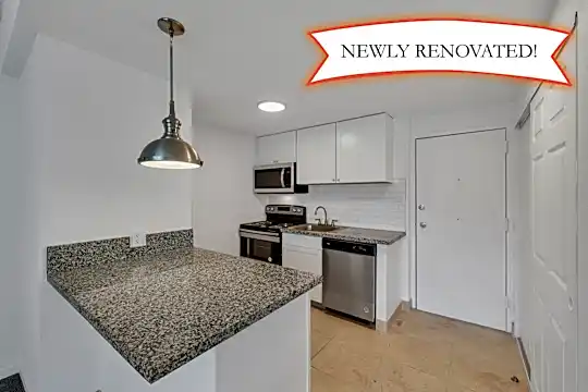 300 Holcomb Ave Photo 1