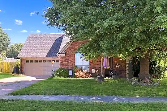 5912 Chadwell Rd Photo 1