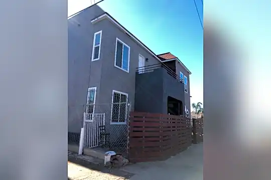 316 E 59th Pl Photo 1