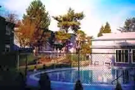 Crystal Manor Photo 2