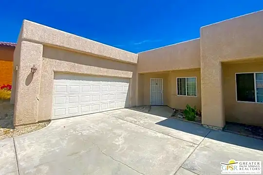 66780 Crescent Dr Photo 2