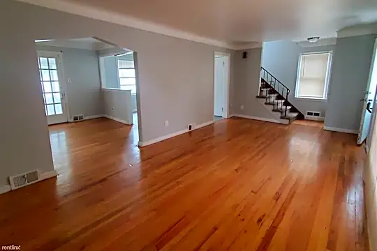 22336 Beechwood Ave Photo 2
