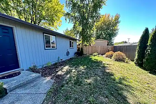 1530 Corona Ave Photo 2